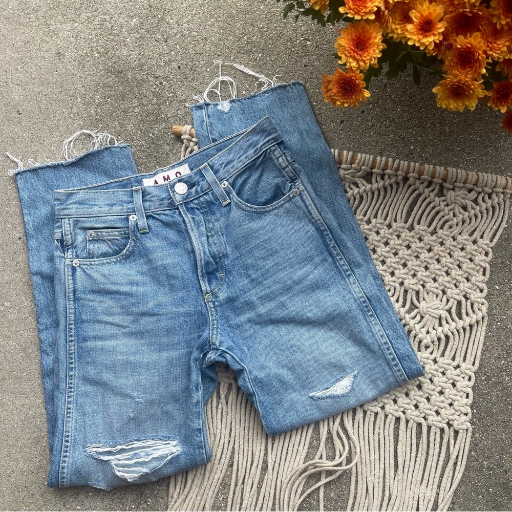 AMO Distressed High Rise Jeans Size 24